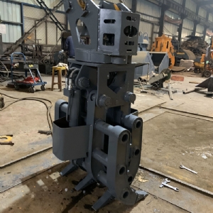 挖機(jī)旋轉(zhuǎn)抓鋼機(jī)